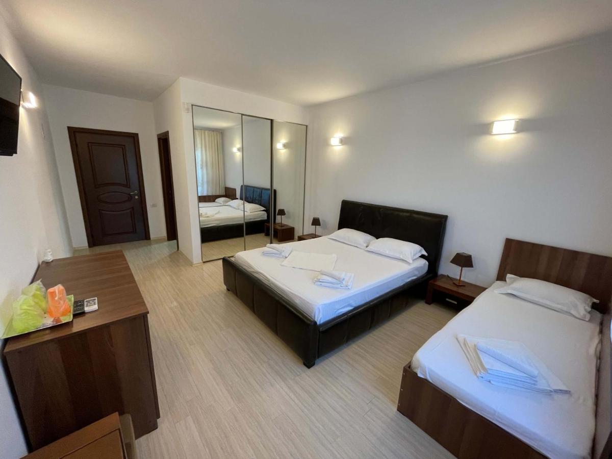 Vila Regal Mamaia Exteriör bild