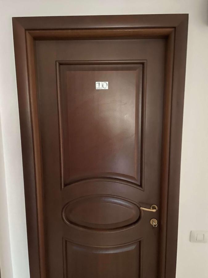 Vila Regal Mamaia Exteriör bild