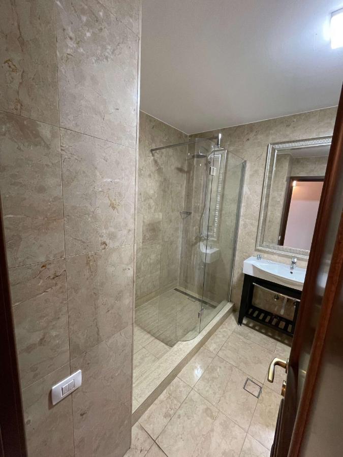 Vila Regal Mamaia Exteriör bild